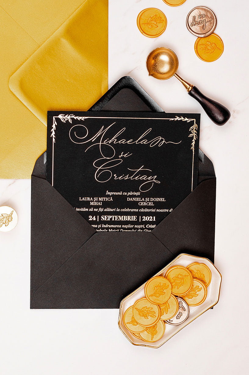 Invitații de nuntă – Dark Gold Folio Invitatii Love Story
